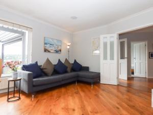 15 Summerland Avenue