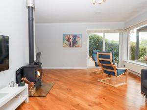 15 Summerland Avenue