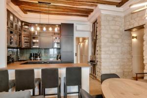 Luxurious 3BD with 3BR and AC