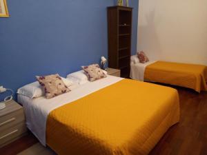 CityCentre ARENA SUITE --ALL COMFORTS -- with FREE SECURE PARKING GARAGE -CON PARCHEGGIO GRATUITO - Free wi fi - metro Verde subway Moscova GREEN LINE -Sforza Castle & Arch & Duomo by nice walk