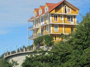 Yellow villa in Gonio