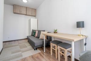 Kordeckiego City Central Studio by BookingHost