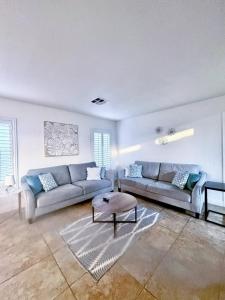 4bd with office space Home near Sunset Park & Airport