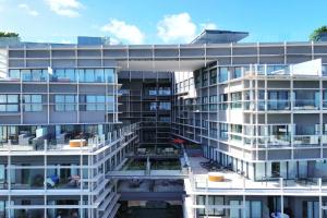 Acogedor y lujoso 1BD a pasos del mar y 5ta av