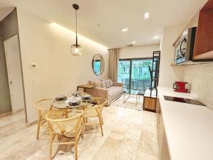 Acogedor y lujoso 1BD a pasos del mar y 5ta av