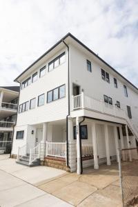 Amazingnew 1fl condo Steps to The Beach