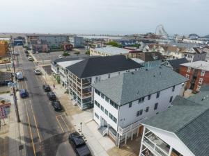 Amazingnew 1fl condo Steps to The Beach