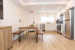 Amazingnew 1fl condo Steps to The Beach