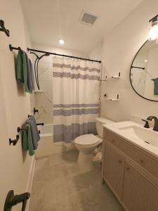 Steps to THE Beach 3 BDR Condo Parking