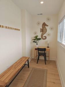 Steps to THE Beach 3 BDR Condo Parking