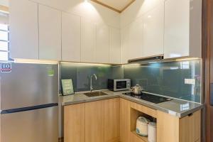 LUMI West Lake Hotel