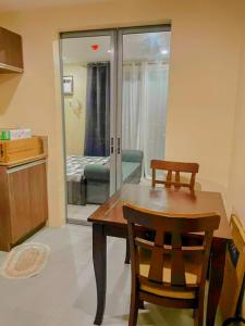 3 Night Getaway City & Sea View Condo with Balcony Near Ayala