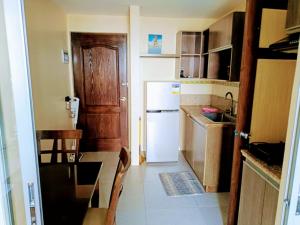 3 Night Getaway City & Sea View Condo with Balcony Near Ayala