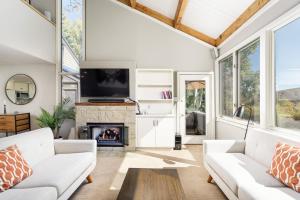Family friendly Snowmass retreat w. hot tub and pool. 5 minutes to resort
