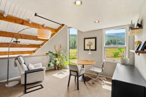 Family friendly Snowmass retreat w. hot tub and pool. 5 minutes to resort