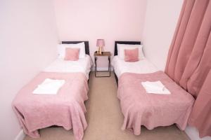 Newly Renovated Sanctuary for 4 in Charlotte House