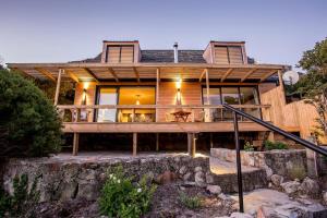 Mountain Gem - nestled between ocean and mountain