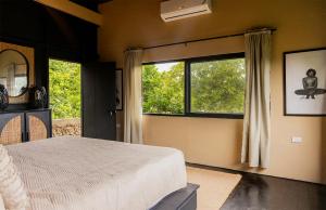 TreeTops - New Designer Villa on top of Negril!