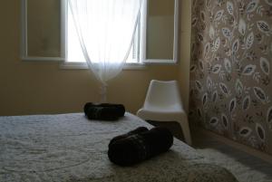 Beachfront, sunny ground-floor flat