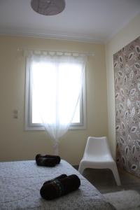 Beachfront, sunny ground-floor flat