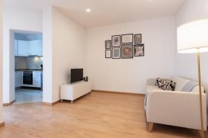 GuestReady - Warm and Inviting flat with balcony