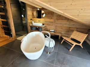 Chalet spacieux 5* avec jacuzzi et sauna, animaux acceptés - FR-1-598-41