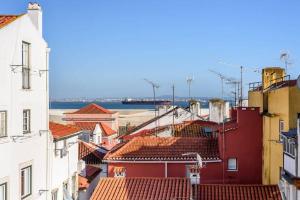 GuestReady - Cosy 1-bed flat wseaview in Alfama