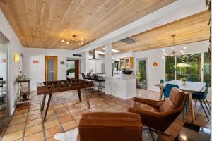 The Ricardo! Mid-Century Villa with Saltwater Pool