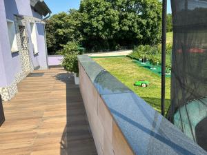 HomeOffice Zimmer Küche WLAN TV mit Terrasse Grill