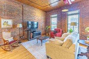 Gorgeous apartment across from La Crosse Center