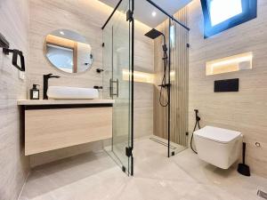 Silver Wave Suite - Beachfront Balcony