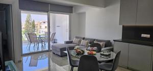 AURA Apt Modern 1BR in Central Limassol and Free Parking
