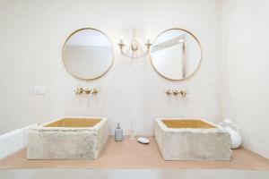 Deluxe Suite with Spa Bath