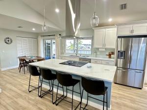 Tranquil Lakeview Home w Porch Bokeelia Retreat