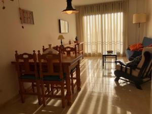 Apartament LAmpolla BLAU a 50 m del MAR, WIFI, parking