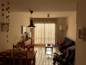 Apartament LAmpolla BLAU a 50 m del MAR, WIFI, parking