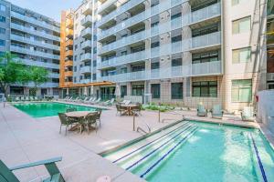 Modern 2BD - CDT - Gym, Pool, Parking - Sleep 8