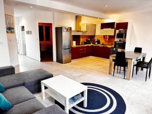 Grand appartement 3 chambres a 50 m de la plage