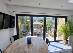 Elegant Garden Flat - Raynes Park