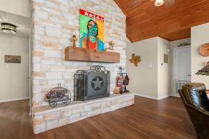 Luxe Lago Vista Gem: Outdoor Kitchen, Basketball Court and Spectacular Views
