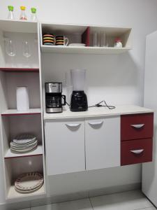 Apartamento com suíte, localizado na Avenida Silvio Silva, n 33, bairro Hernani Sa, Ilhéus-Ba, sem garagem