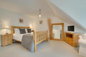 4 St Elvans Courtyard