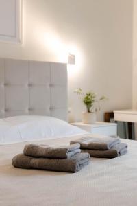 A Homes Greece - Modern Kalamata Apartment Bright & Spotless with Garden Balcony, Near City