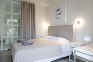 A Homes Greece - Modern Kalamata Apartment Bright & Spotless with Garden Balcony, Near City