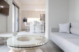 A Homes Greece - Modern Kalamata Apartment Bright & Spotless with Garden Balcony, Near City