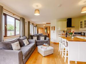 2 Bed in Llandrindod Wells 88203