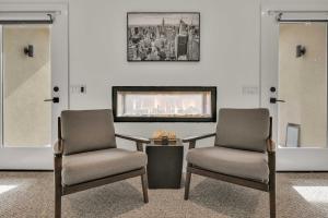 Mid-Century Elegance & Fun in Tahquitz River Estates