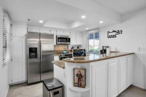 Keith Haring Inspired 2BD Deauville