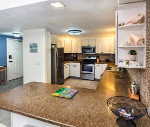 Oceanfront Luxury -4-King Suites Dive Pick Ups-Walk to Dining & Shops