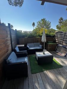 Grand Studio avec terrasse, piscine et parking privé